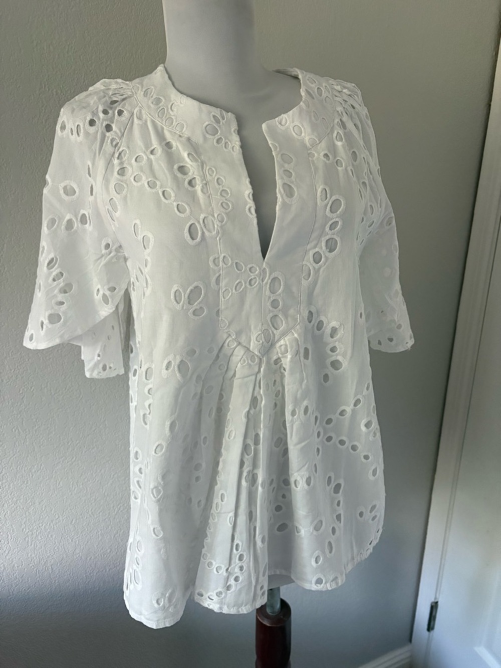 Tuckernuck white eyelet Finley flutter sleeve top cotton size S